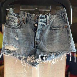 Levi shorts size